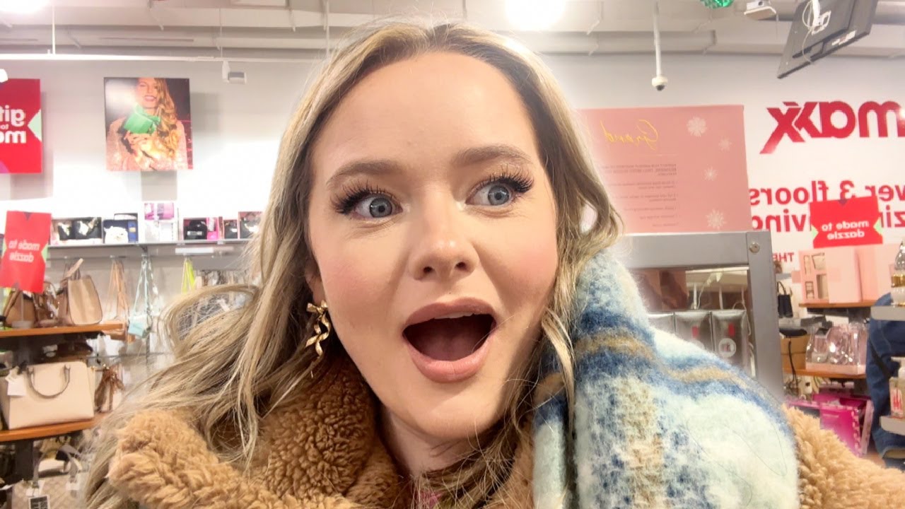*UNBELIEVABLE* CHRISTMAS SHOPPING FIND IN SOHO NYC! | vlogmas day 12
