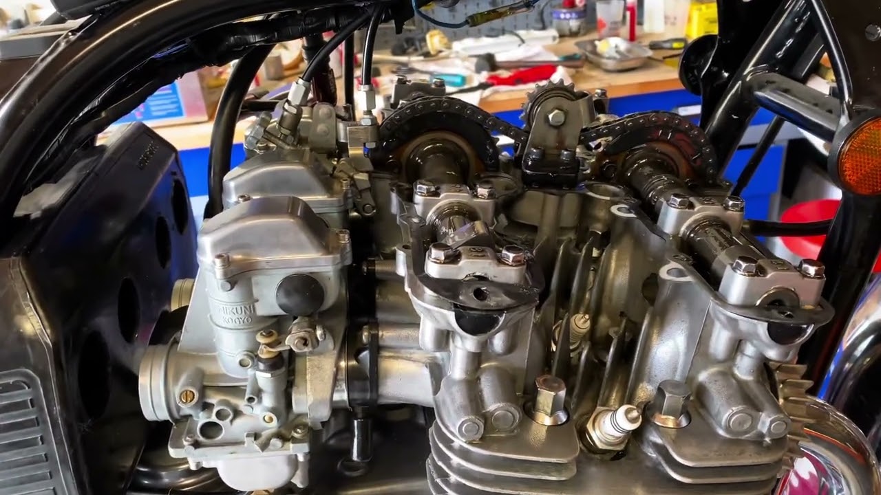 Kawasaki Z650b head gasket & oil seal replacement