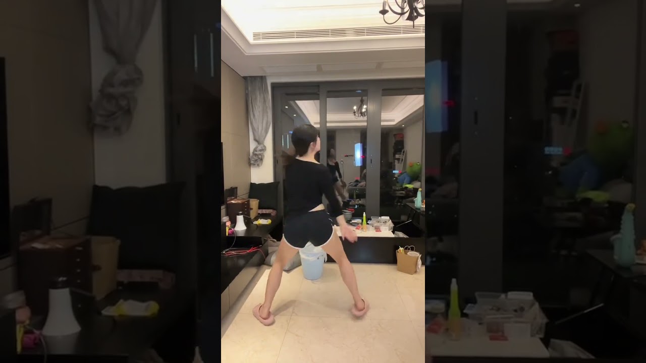 #mojiadai莫加戴  从第一次接触跳Afro到现在两年  Vinida万妮达 的歌也太帅了  Tanarka卡卡 非洲舞教学 舞也太酷了 希望以后afro越来越多
