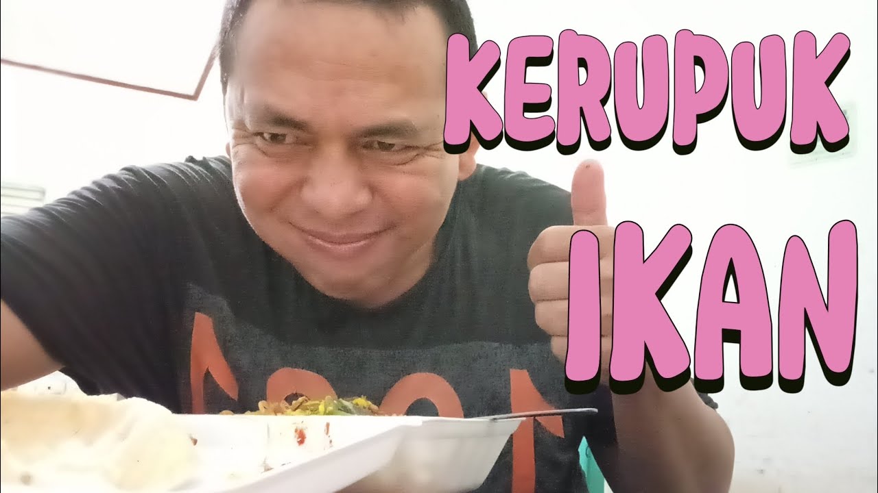 Nasi Kuningnya nambah lagi sama kerupuk ikan enak. 