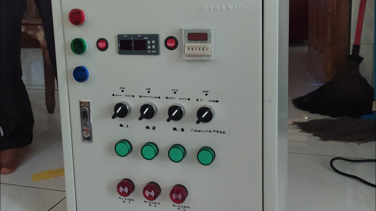 Panel Blower Kandang Ayam Broiler Close House untuk 3 Blower dan 1 Cooling Pad (Kelembaban)