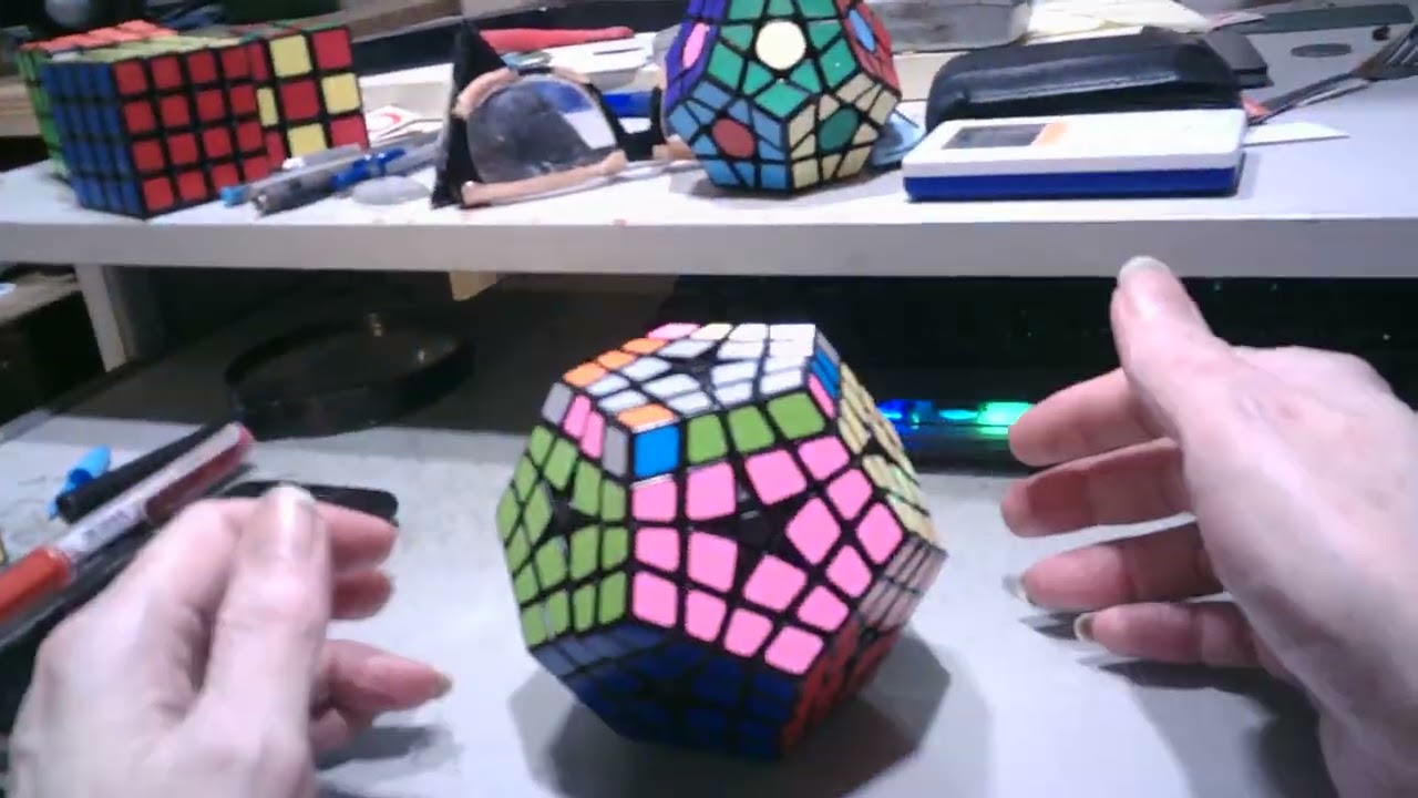 PLL Parity solve on master kilominx without long algorithms