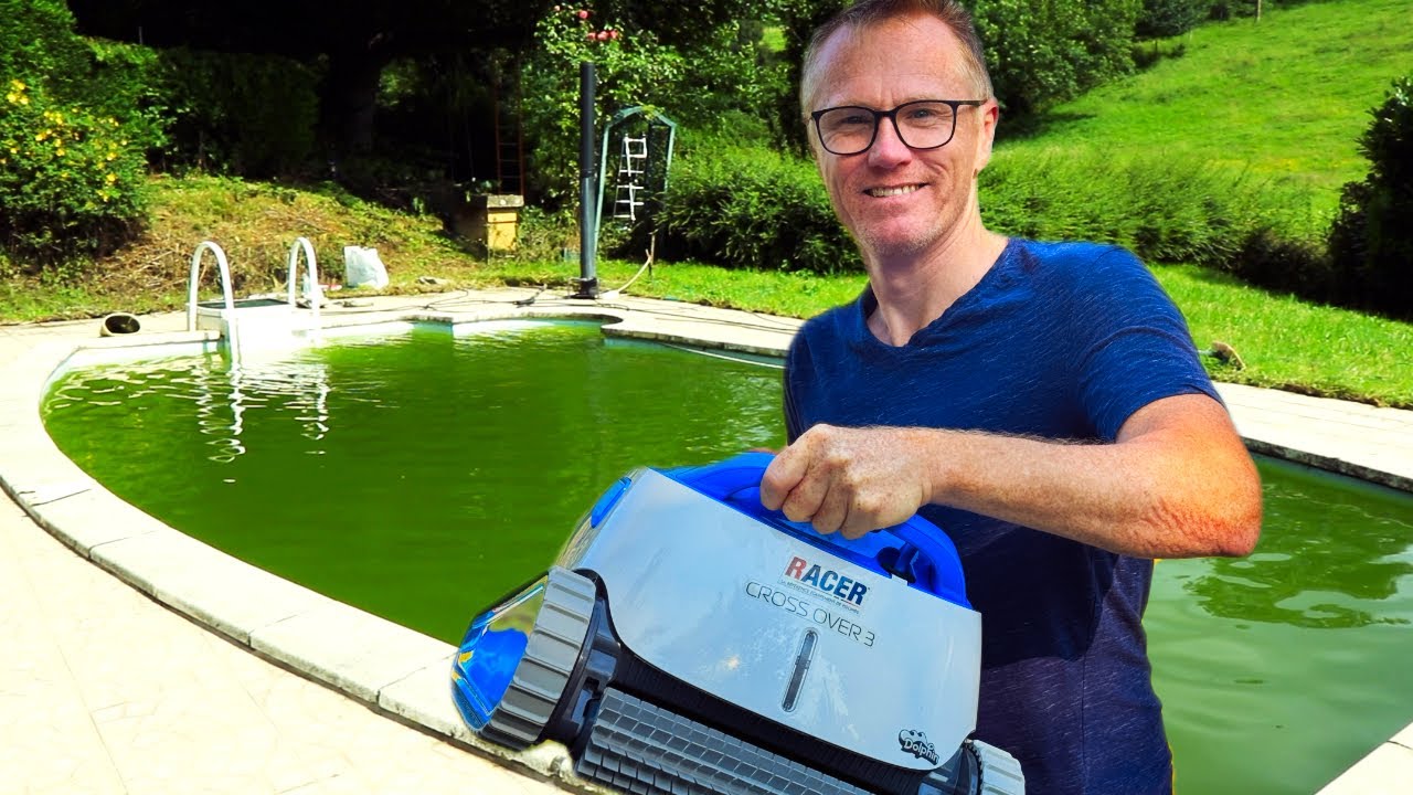 Krijgen we met de zwembad robot het water weer blauw?