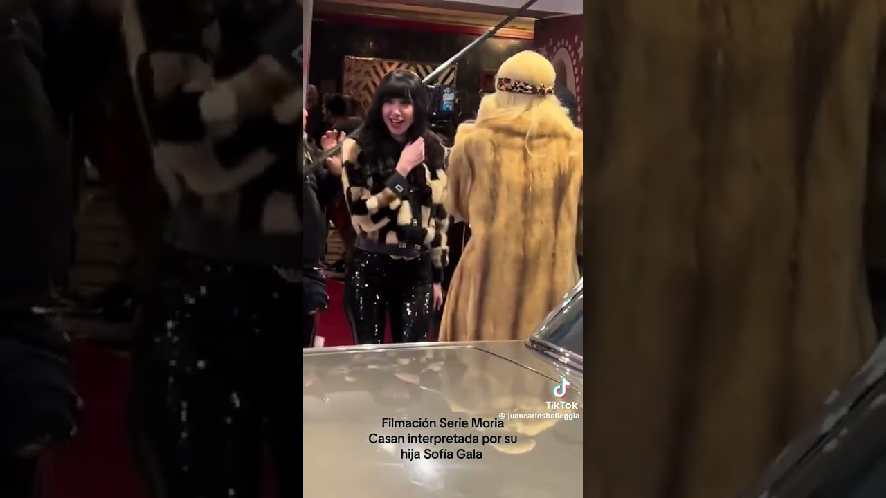 Sof&iacute;a Gala interpretando a su mam&aacute; en la serie de Moria Casan para #Netflix