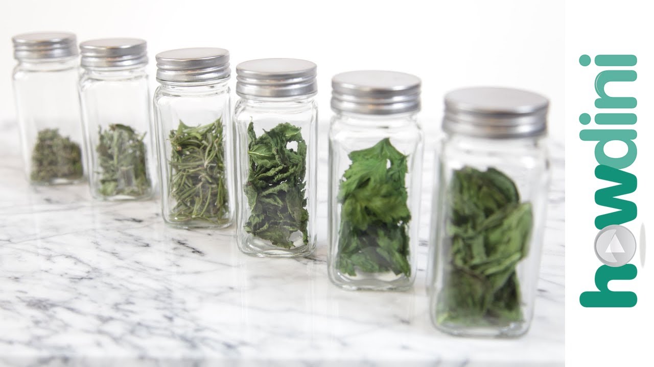 How to Dry Fresh Herbs in the Microwave: Howdini Hacks