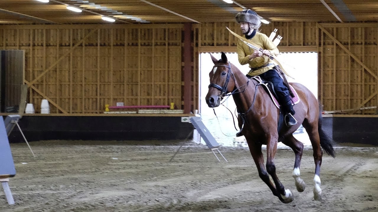 Horseback archery demonstration, 24 arrows