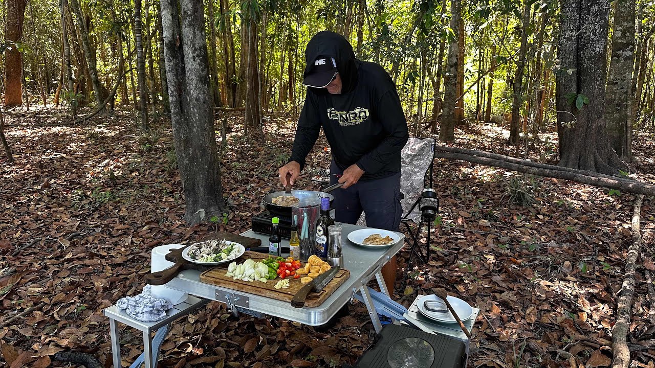 PESCARIA E ACAMPAMENTO NO MEIO DA SELVA