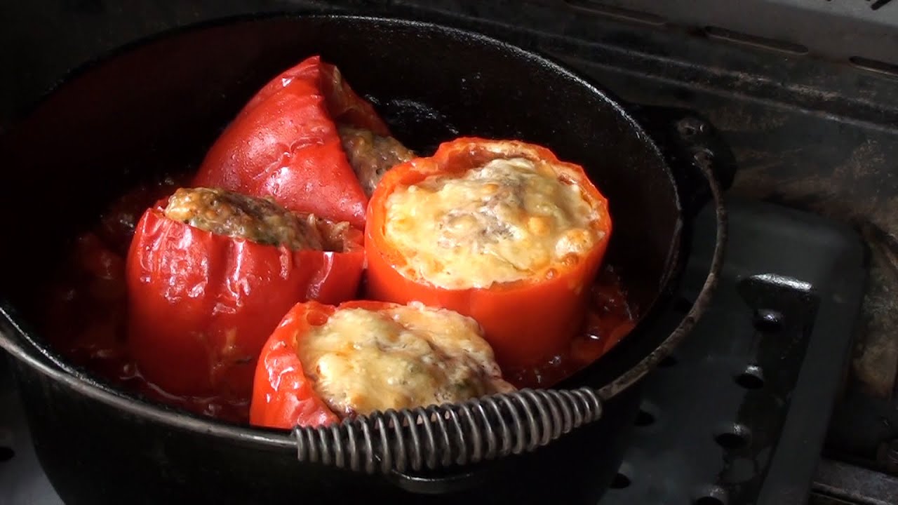Gefüllte Paprika aus dem Dutch Oven