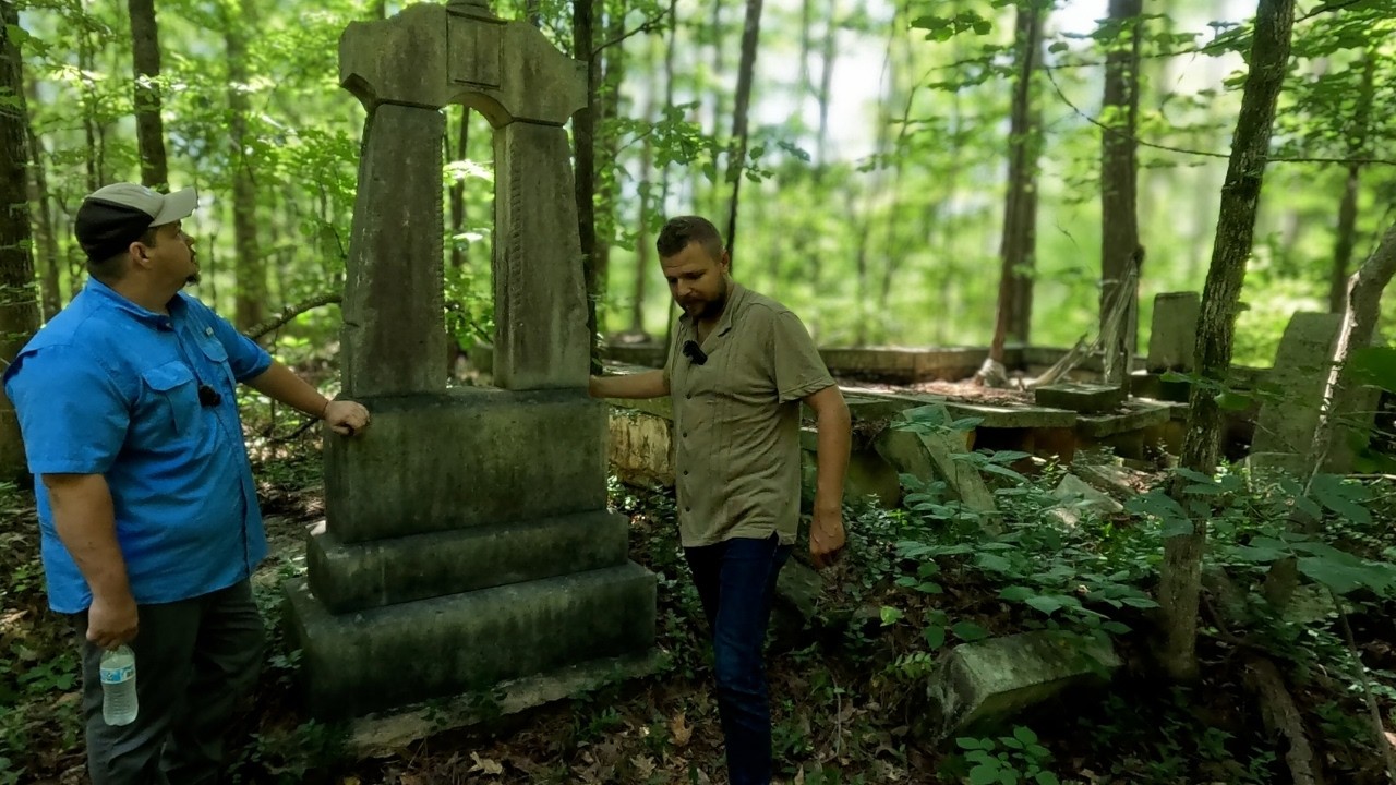 Forgotten Plantation Cemetery With Giant Tombs Hidden in Georgia Woods!
