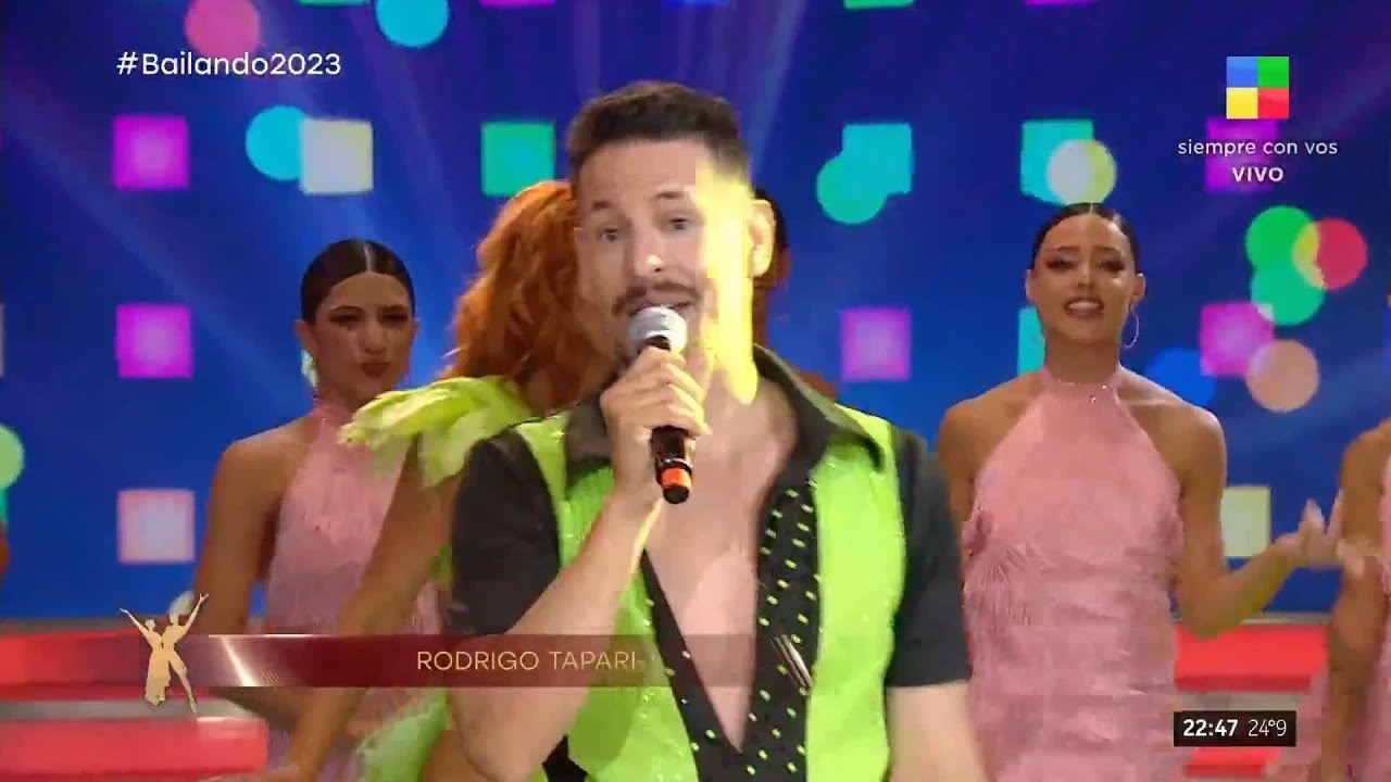 🎼  Rodrigo Tapari hizo bailar al estudio entero cantando