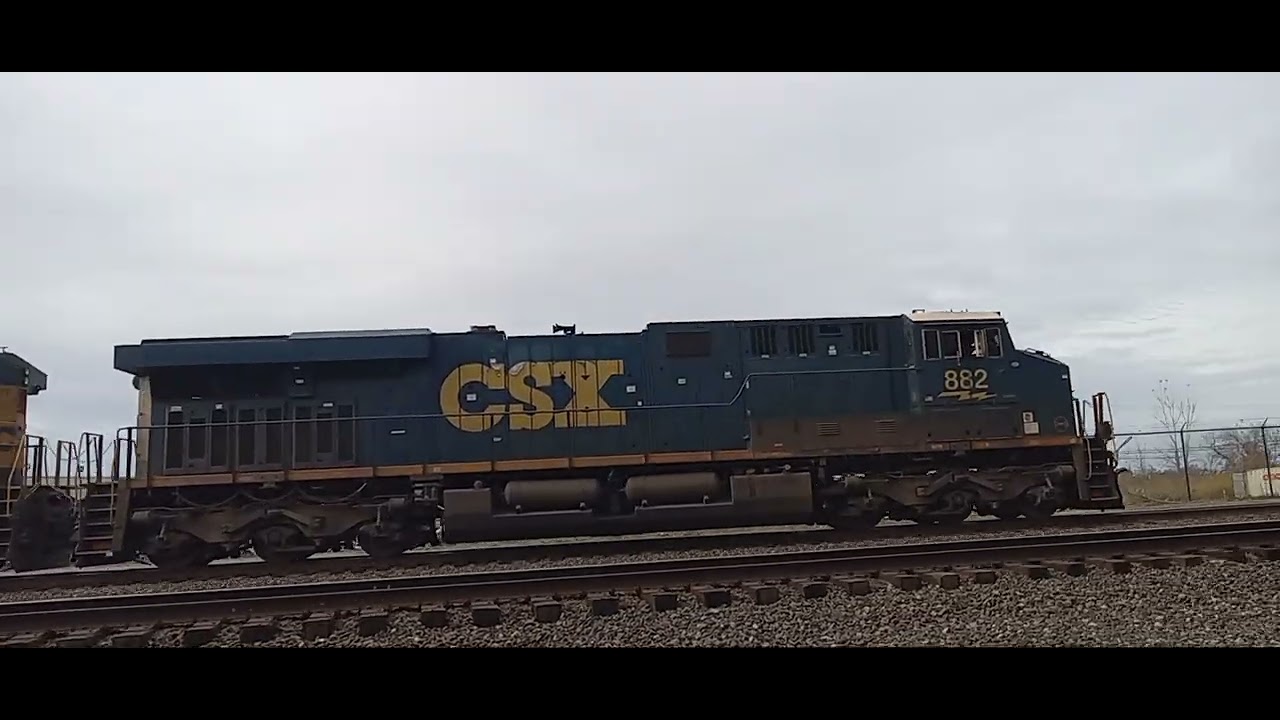 CSX C886 goes to Toledo, Ohio. 