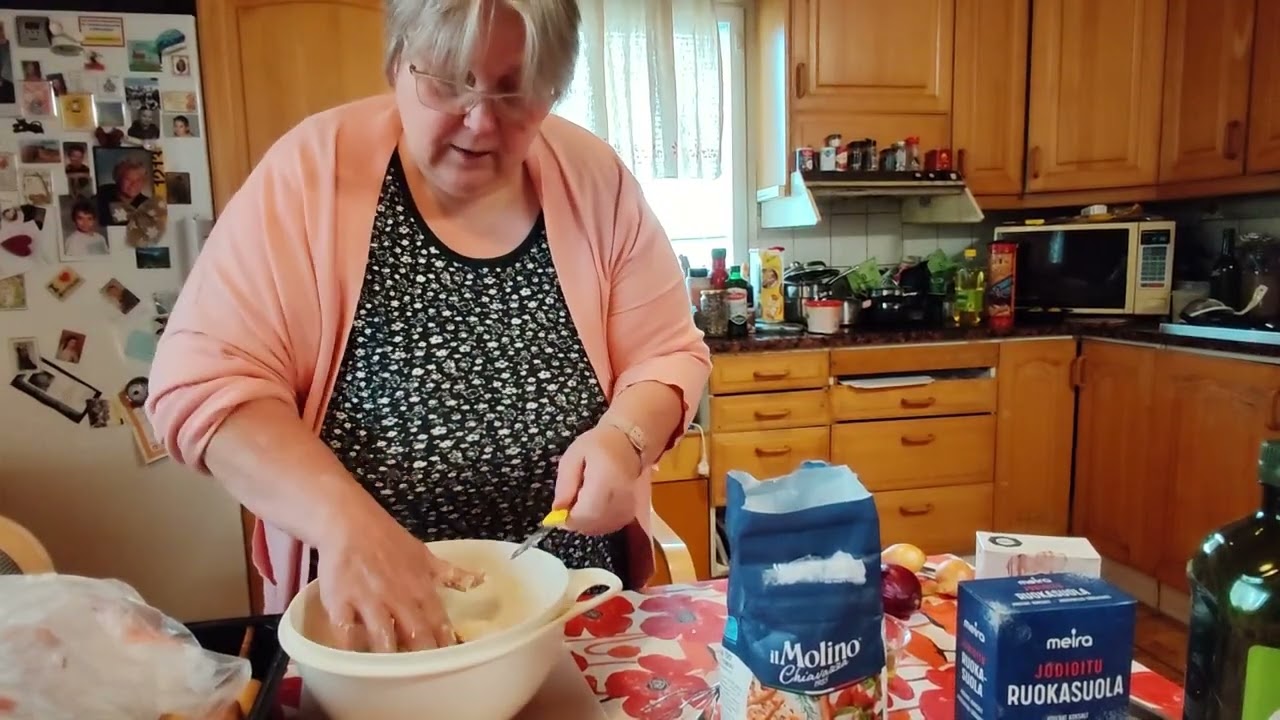 Kausi 4; Jakso 29: Juuresmuusi, punajuuri-possupata & focaccia-leipä - Tapahtuu mummolassa !