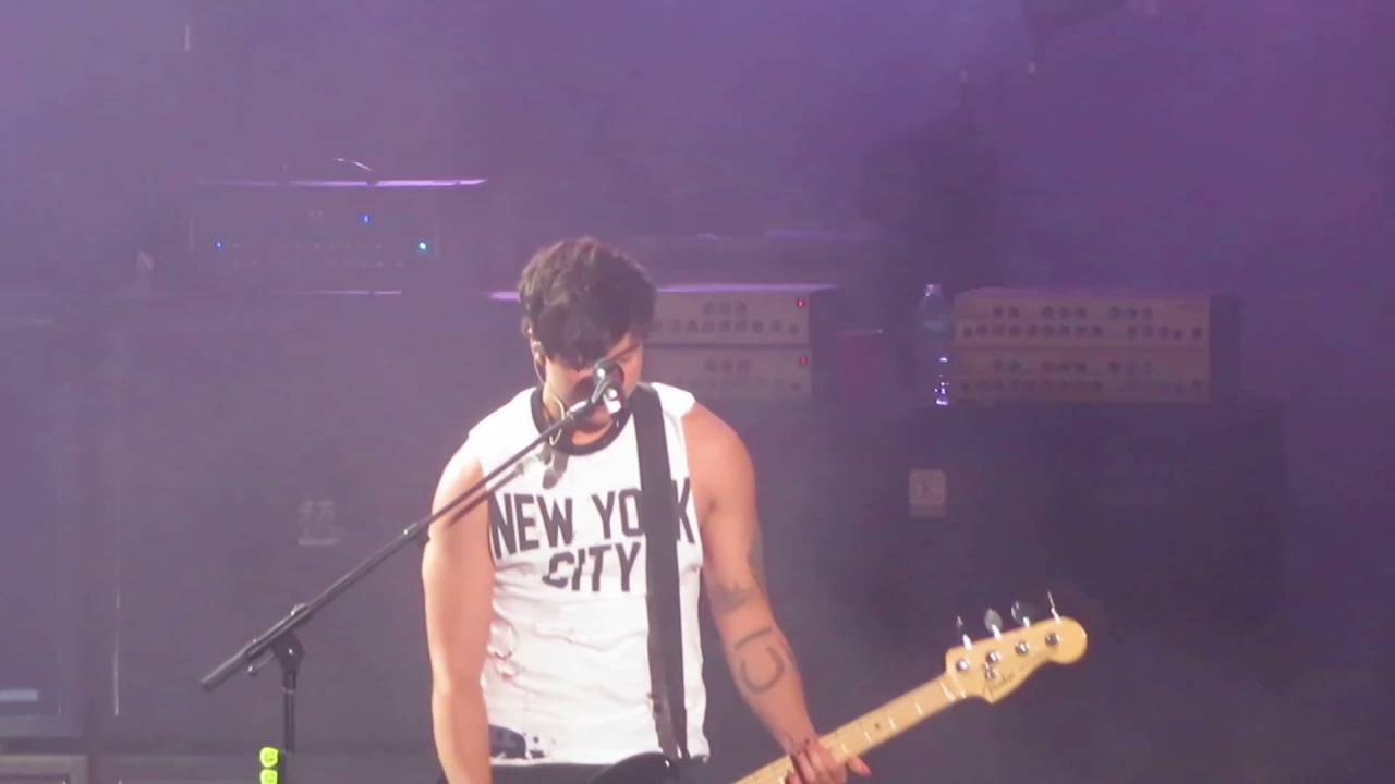 Carry On/Hey Everybody! - 5 Seconds Of Summer live #SLFLMSG