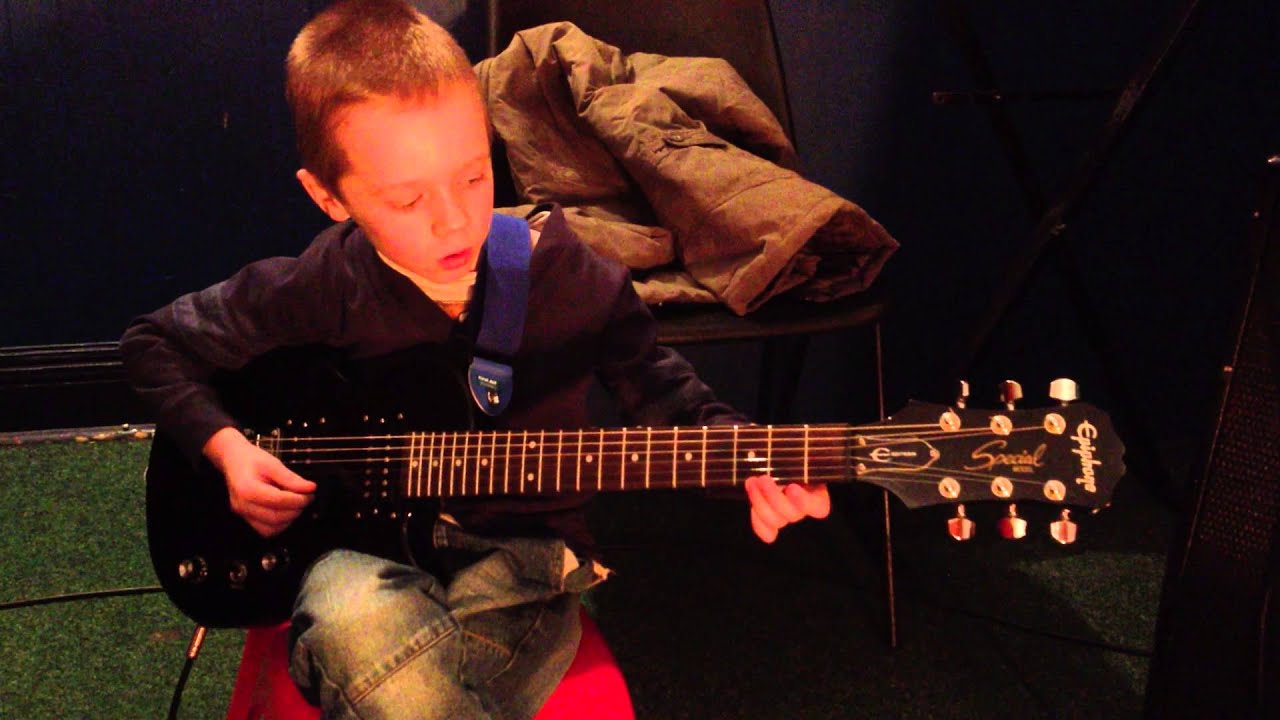 Guitar Lessons Dundee with Barry Phillips STUDENT Finn Mcgregor playing 