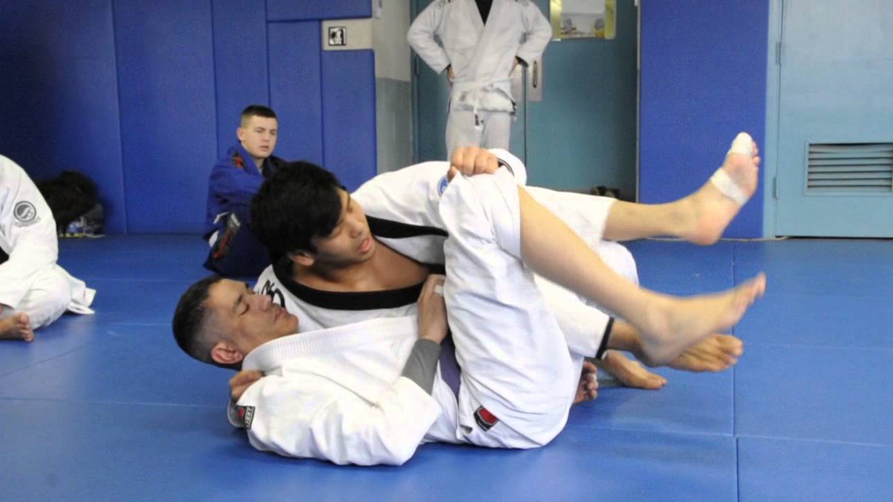 PASSING SIT UP GUARD: Back Step Pass