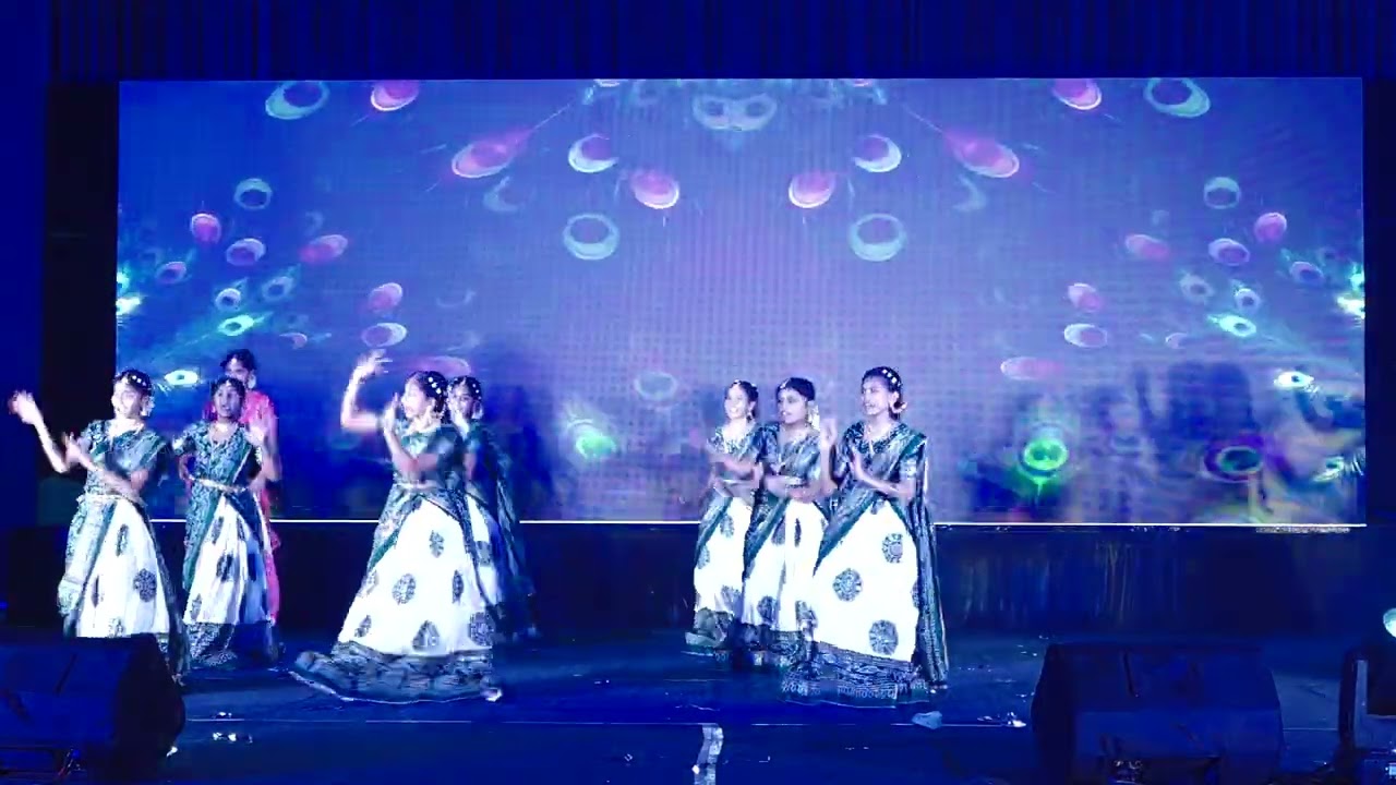 9th class girls RETRO & METRO SONG