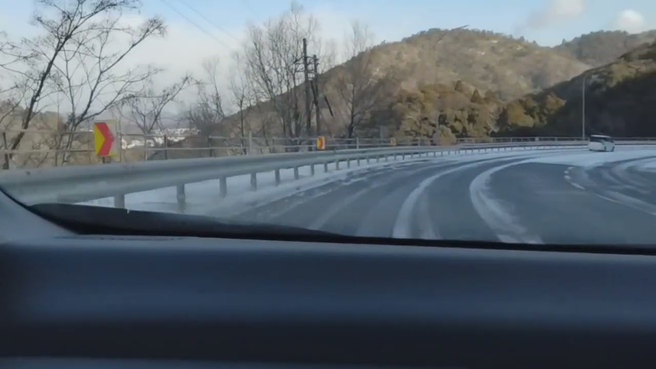 トラックのスタック　国道326号　#寒波 #スタック #大分県