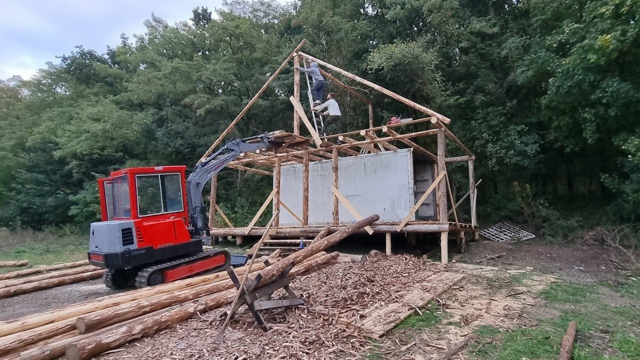 Acoperișul de la cabana din padure prinde forma !