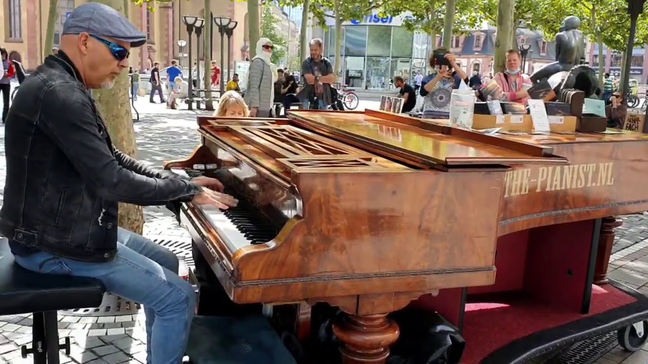 Marcel Kuipers | pianist | Frankfurt Germany | My Zeil | Konstablerwache | Piano 2021