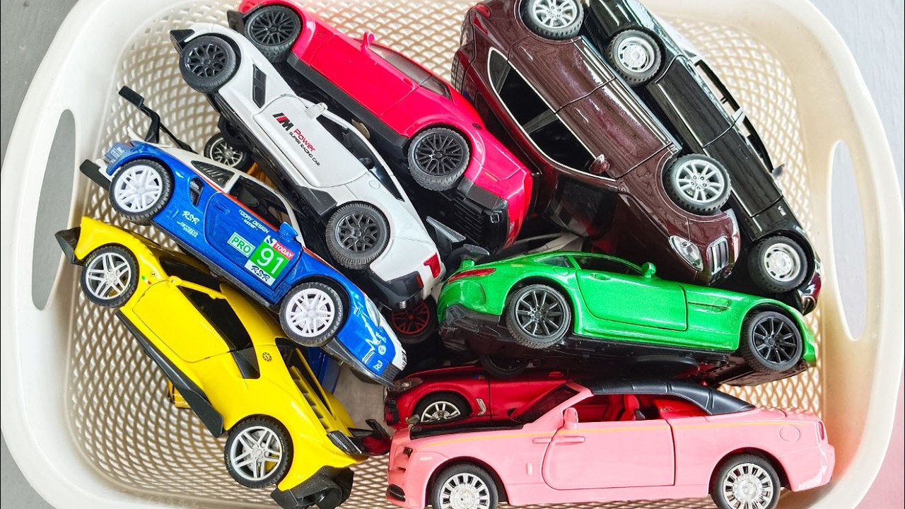 Коробка, полная литых металлических машинок, игрушечные машинки Top, Dodge Charger, Porsche, Roll...