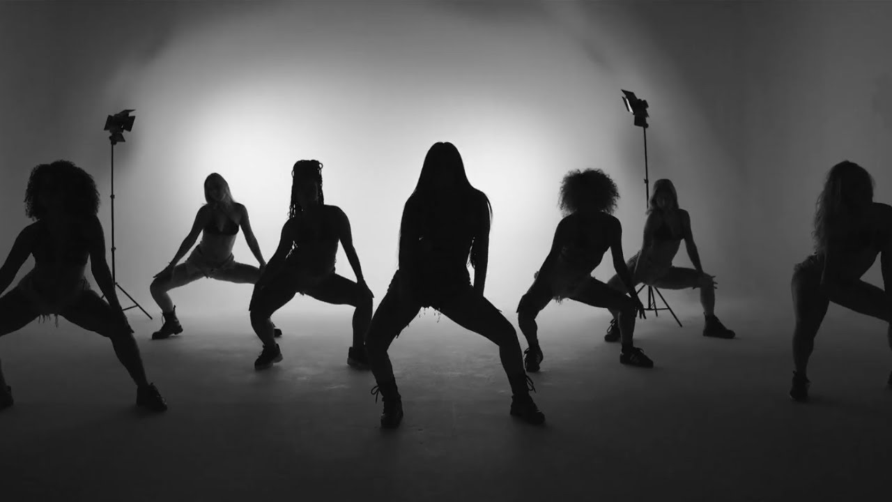Tain&aacute; Costa e MC Fioti - Tarada (Dance V&iacute;deo)