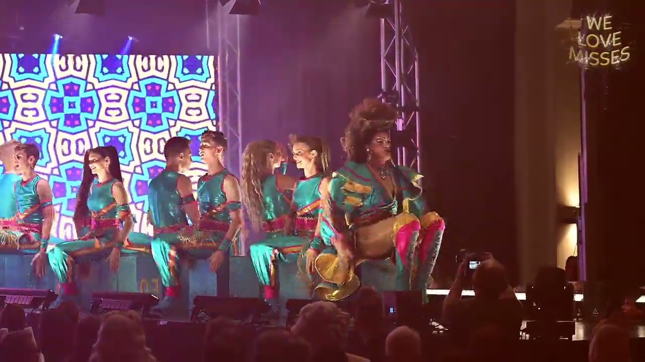 Xophia Von G Acts op Miss Travestie België 2025