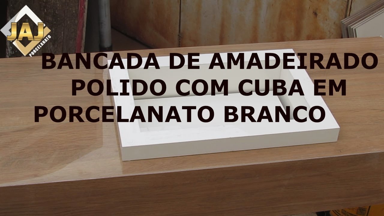 BANCADA EM AMADEIRADO POLIDO COM CUBA EM PORCELANATO BRANCO(93)
