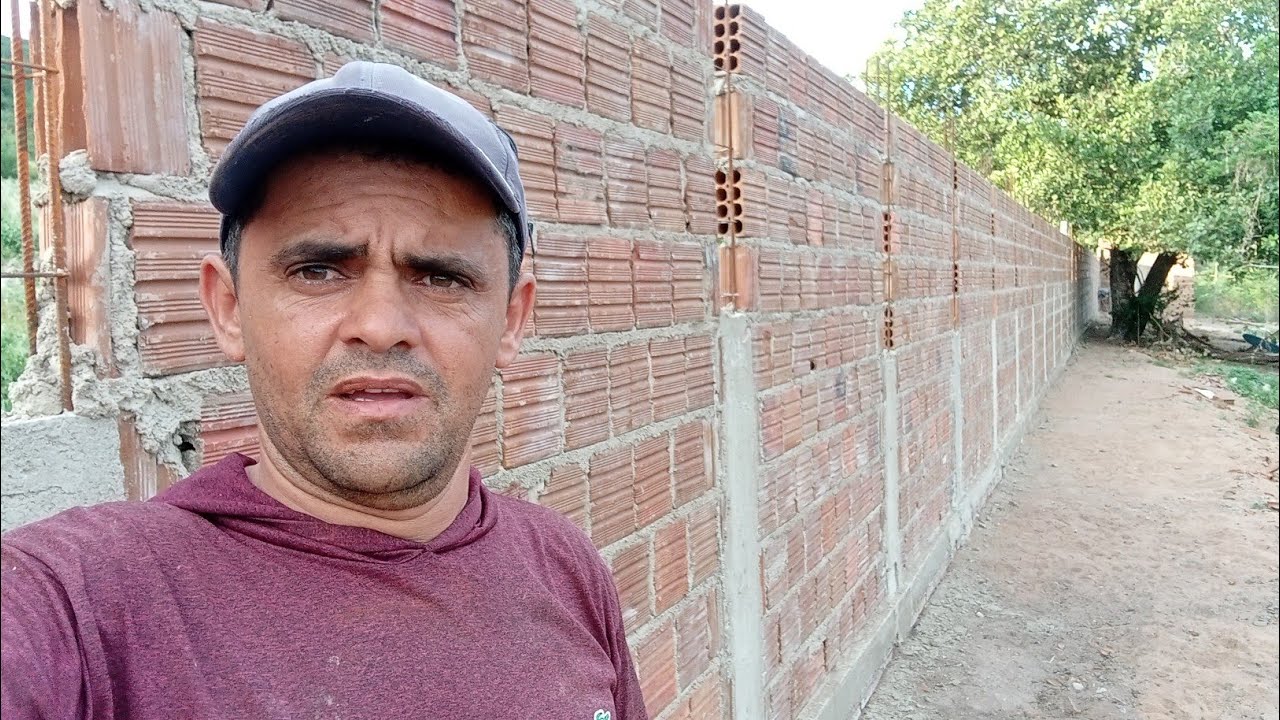 Dia de detalhes na obra.vejam a altura do muro do meu vizinho 