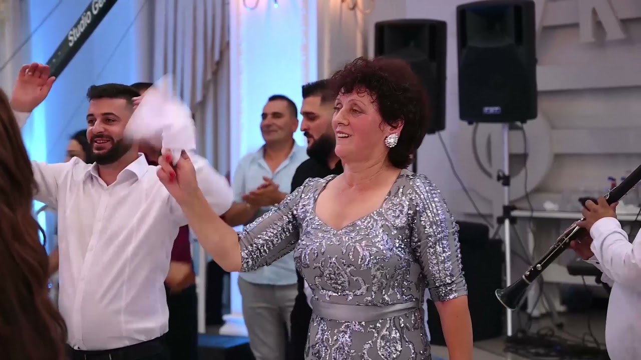 Kendon Ervin Hoxha ne Dasmen e tij. Nje super atmosfer nga shoqeria