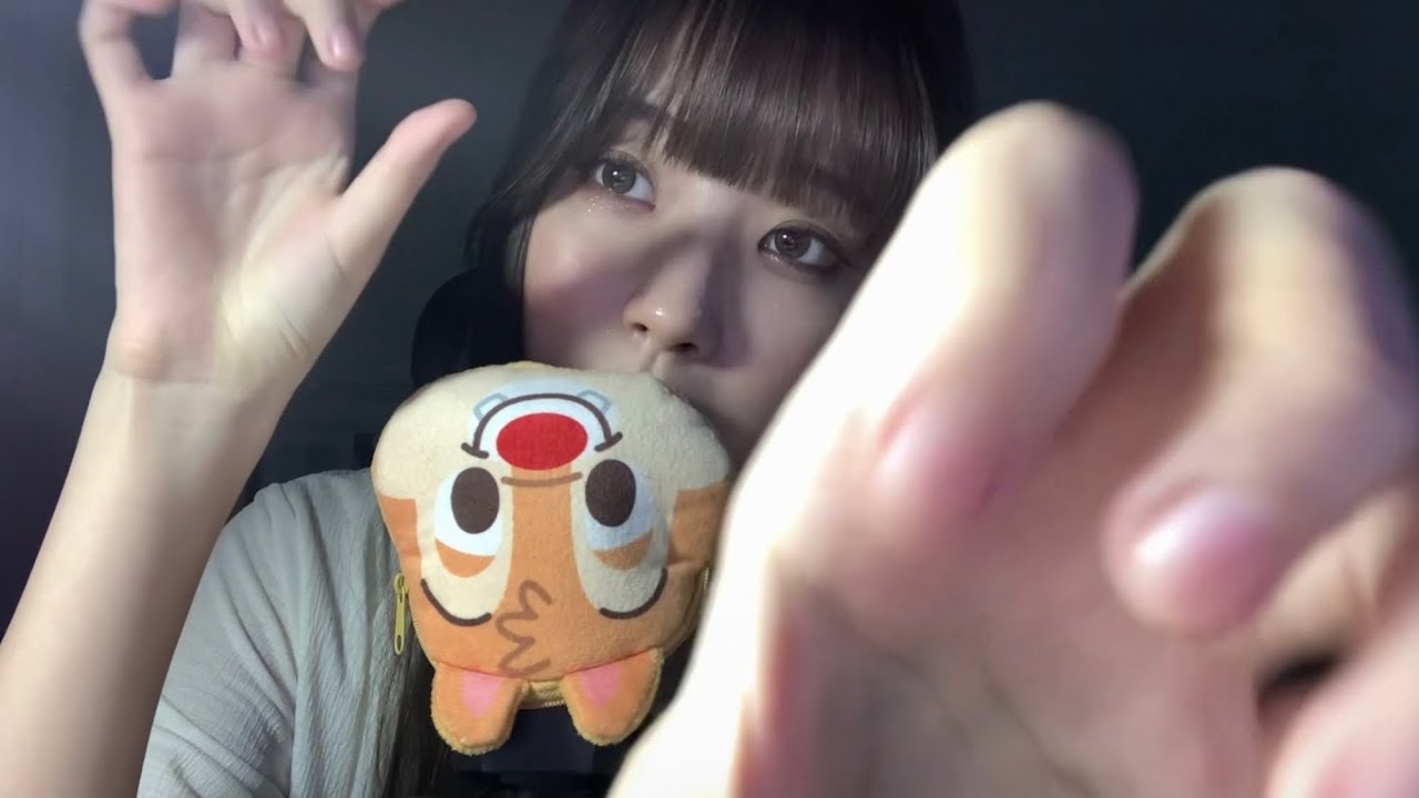 [ASMR] 속삭이는 단어반복과 핸드무브먼트 +껌츄잉 / Korean Trigger Words & Hand Movements +Gum Chewing
