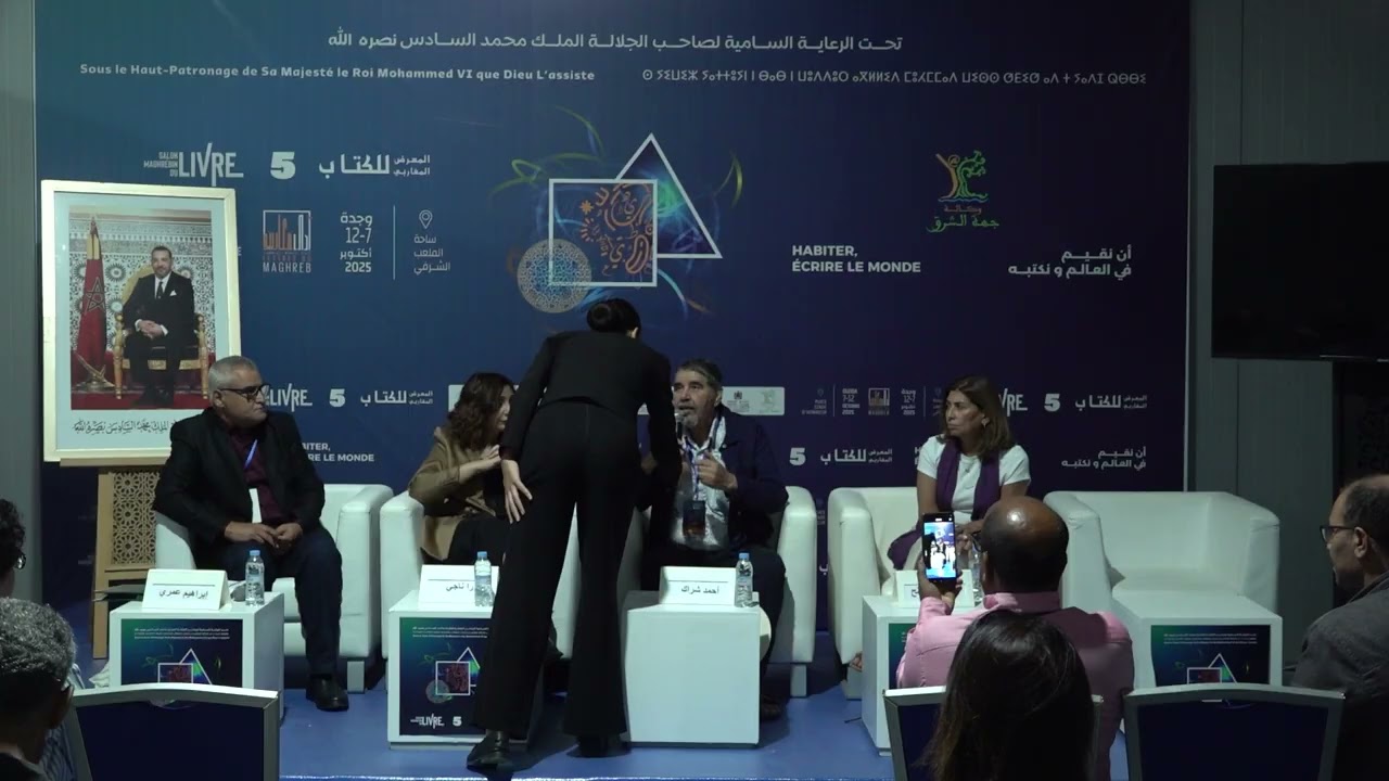 مائدة مستديرة   من هو قارئ اليوم؟