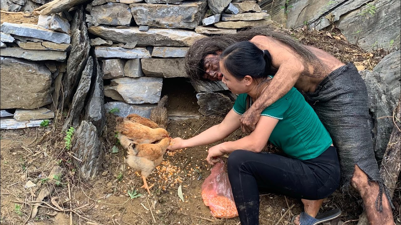 The country girl and the man living in the forest transported stones to build a chicken coop.