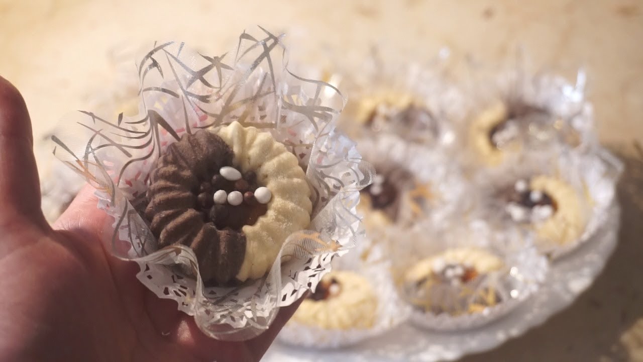 غريبية هشة و رطبة تذوب في الفم