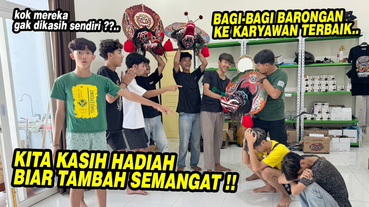 Mereka memang pantas mendapatkan ini !! BAGI-BAGI BARONGAN KE KARYAWAN TERBAIK
