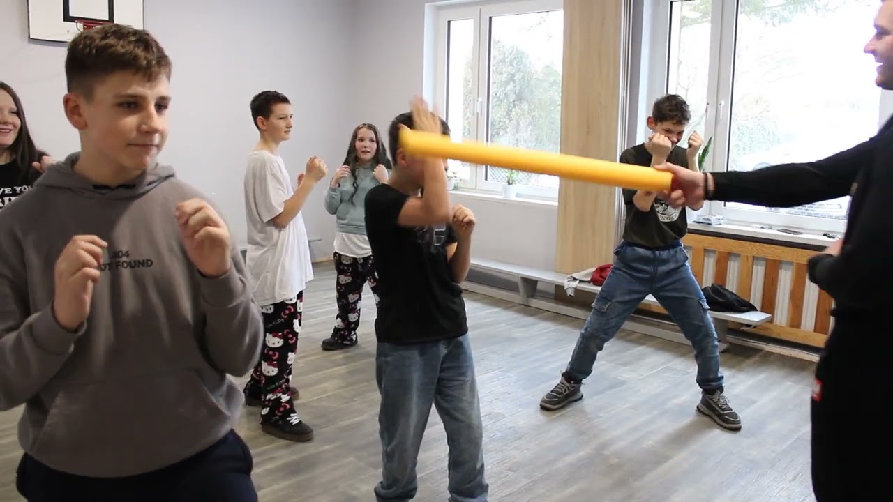 NSP Kosowo - Krisss Fight Club 18 02 26 - Zajęcia z samoobrony. cz.2