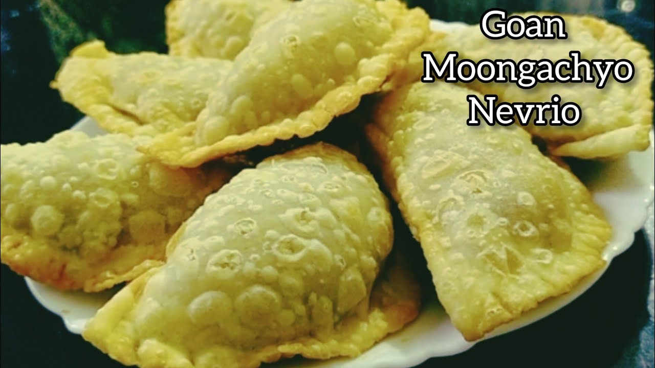 Goan moongachyo Nevrio Recipe | Goan  Christmas Festival Sweet | #goanrecipe #fernscooking  