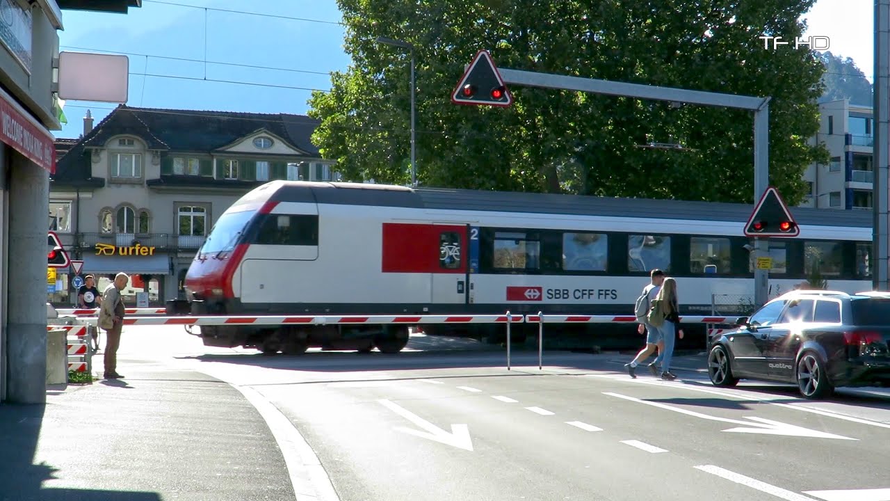 Railroad Crossing - Interlaken (CH) - Bahnübergang Bahnhofstrasse , Passage à niveau
