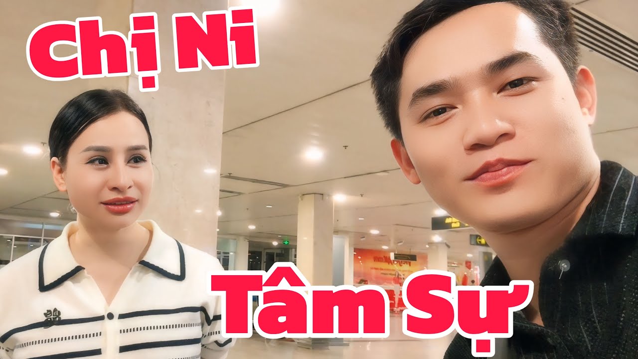 Chị Ni tâm sự cùng các AE Youtuber khi vừa đáp xuống sân bay tối 28/1