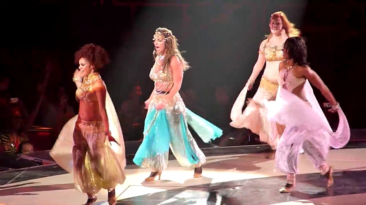 Me Against The Music (Britney Spears) HD - Circus Tour Paris 6 Juillet