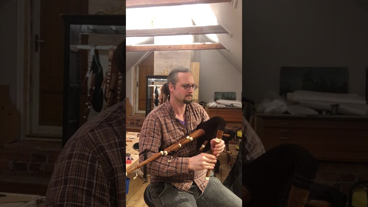 S&auml;ckpipa, Swedish bagpipes in A/E, made by Max Persson