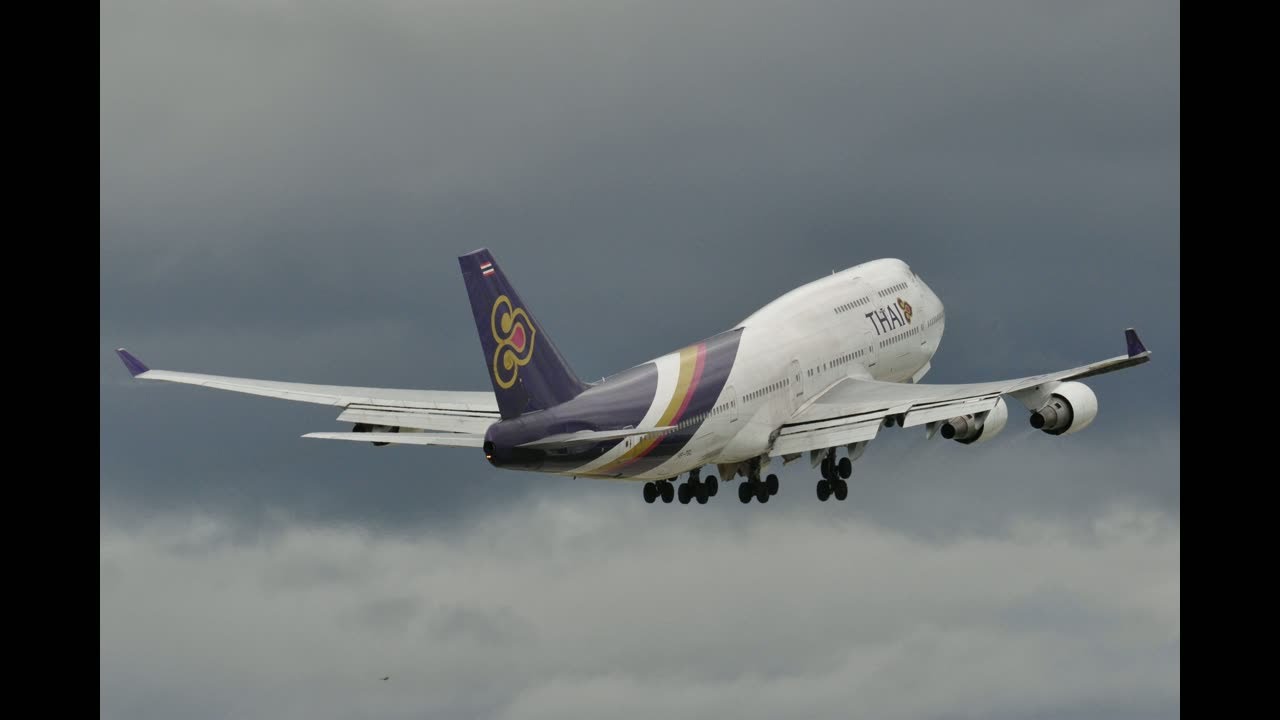 Boeing B747-4D7 Thai Airways International HS-TGL Last take off in Madrid