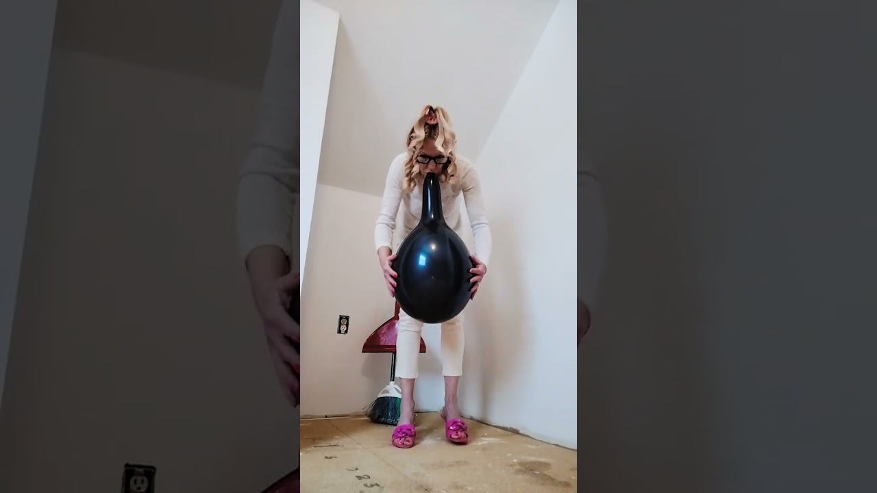 A Balloon Echo in An Empty Room 