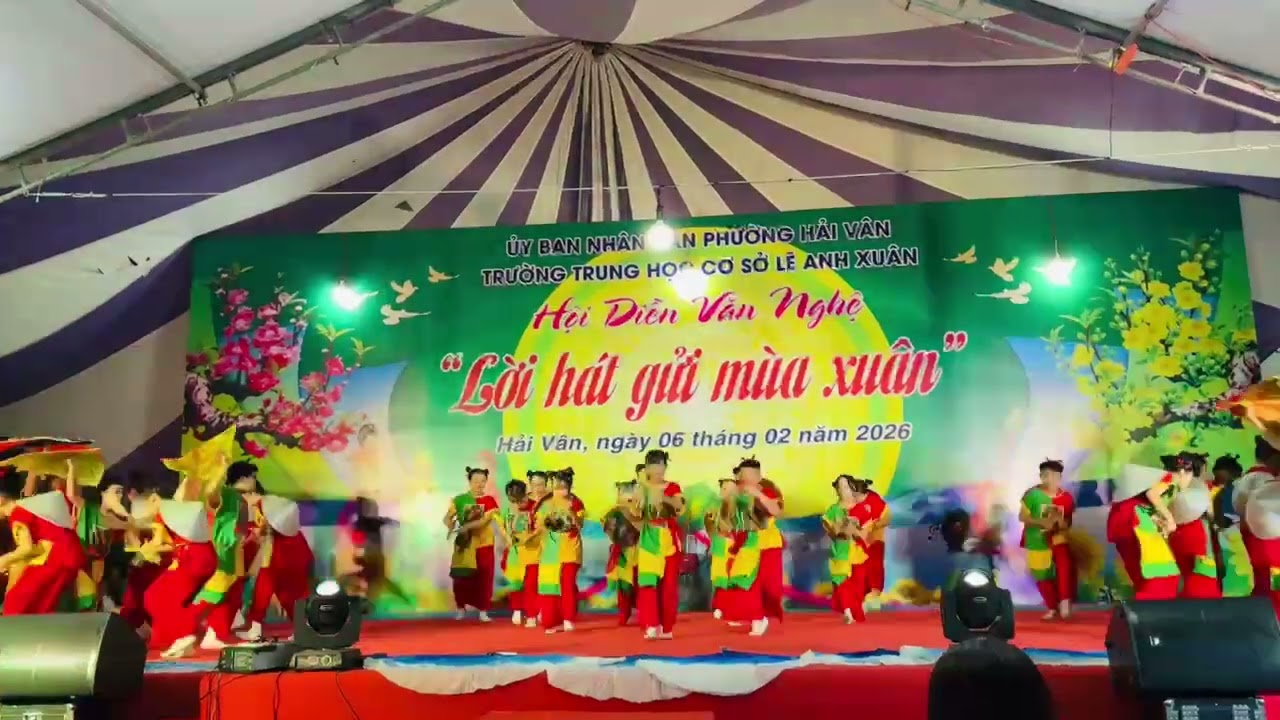 chị Hai múa đồng dao