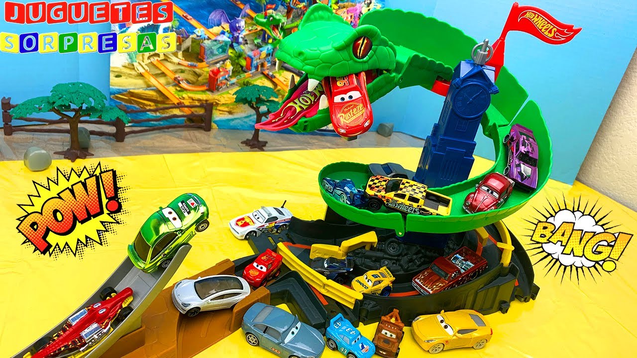 HOT WHEELS CITY 🐍 COBRA CRUSH CHALLENGE DISNEY CARS Carros de Carrera para niños  Pista de Coches