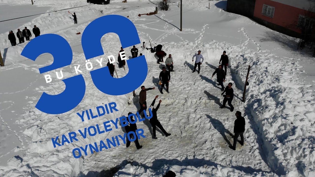 Bu köyde 30 yıldır kar voleybol oynanıyor