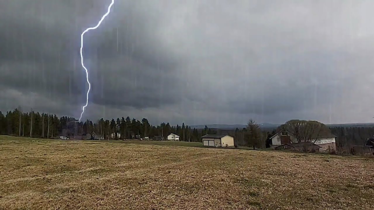 Ukkonen 2025⛈/ kovasti jytisee..