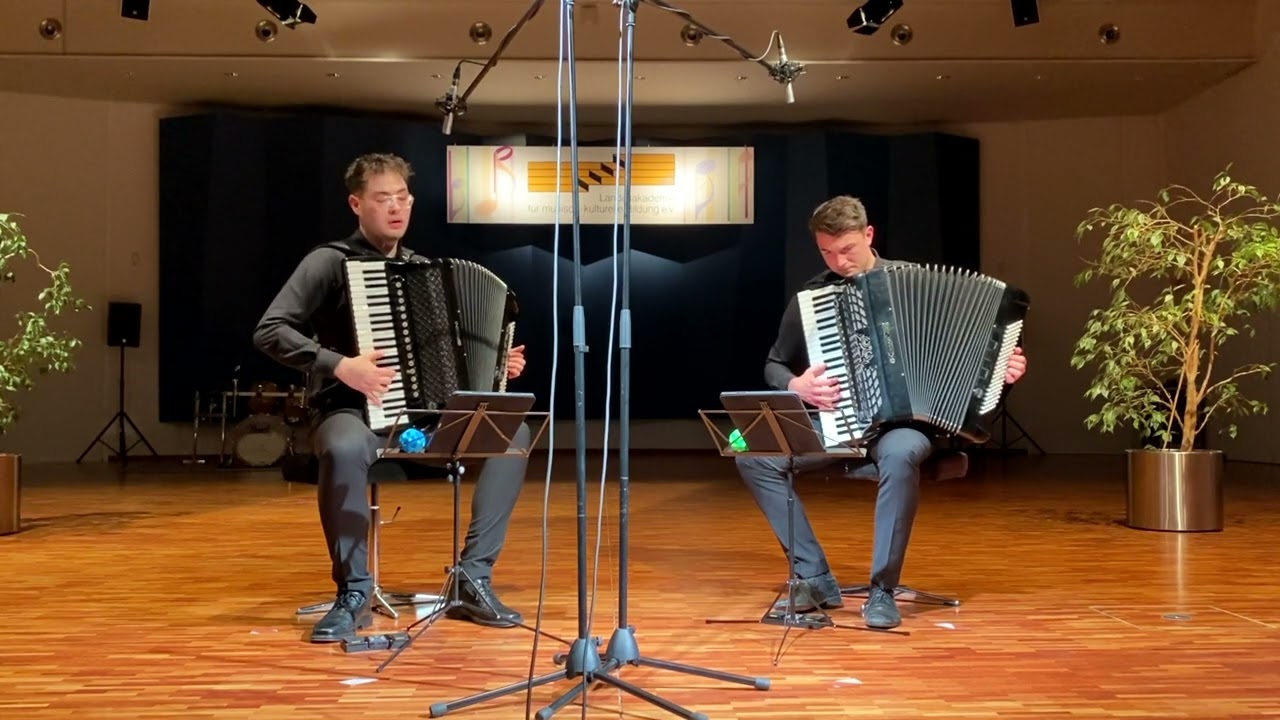 René Hirschfeld: Ghasel (played by Marius Staible & Daniel Roth)