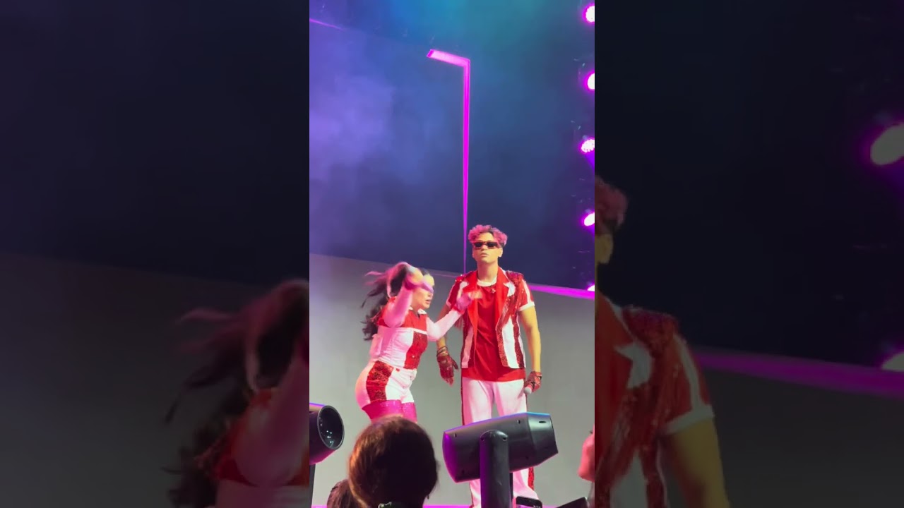 Show dos Rosas ! Eu fui no show e vi an Emily Vicky de perto ! 