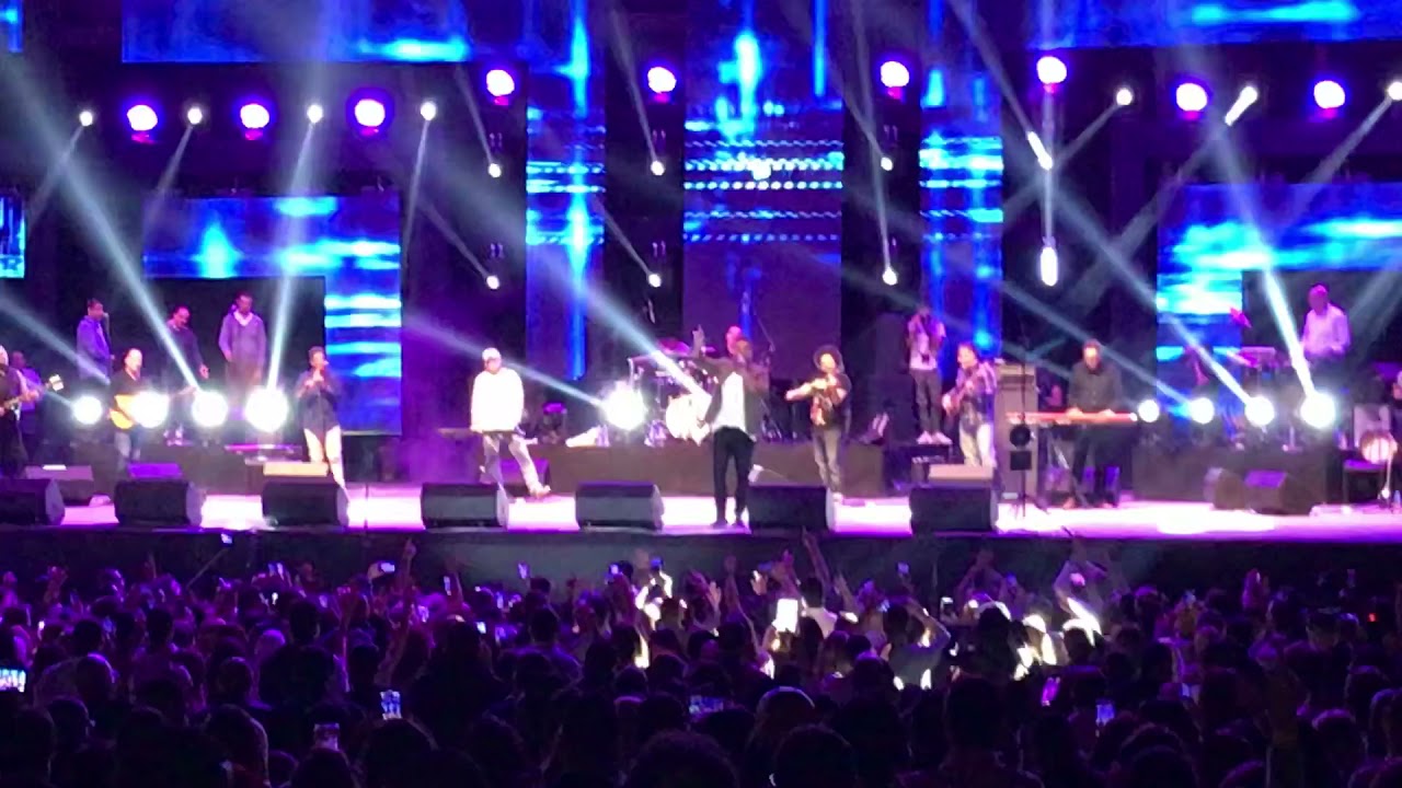 عمرو دياب ميدلي (اديني رجعتلك + قالتلي قول +تنسى واحدة) -- دبي ٢٠١٧