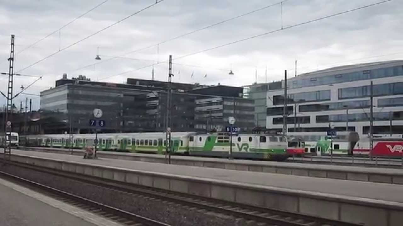 Helsinki (Helsingin rautatieasema): trains (locomotive no. 3030)